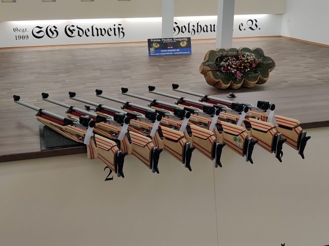 Sieben neue Jugendgewehre mit Pressluft.